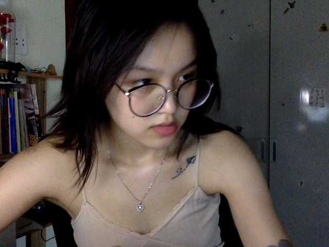Alina-2k live cam on BongaCams