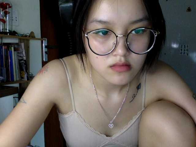 Alina-2k live cam on BongaCams