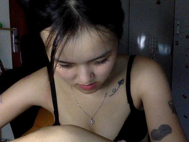 Alina-2k live cam on BongaCams