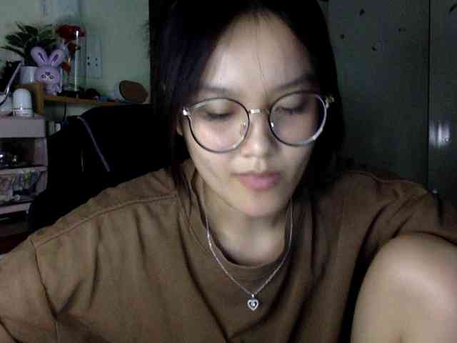 Alina-2k webcam