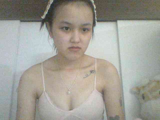 Alina-2k webcam