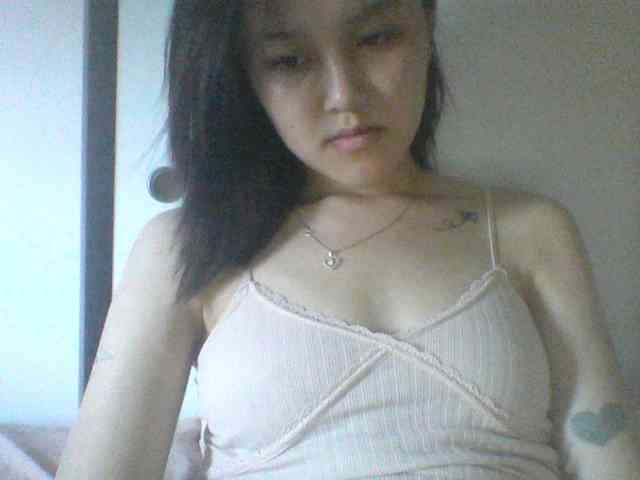 Alina-2k webcam