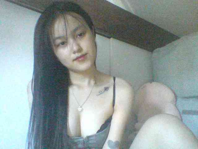 Alina-2k webcam
