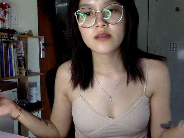 Alina-2k webcam