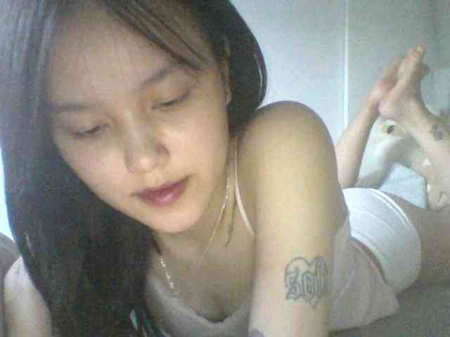 Alina-2k webcam