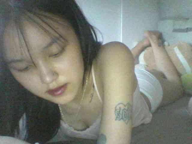 Alina-2k webcam