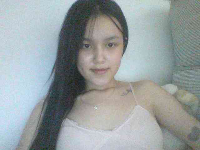 Alina-2k webcam