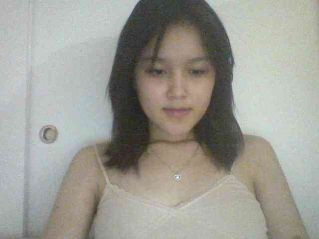 Alina-2k webcam