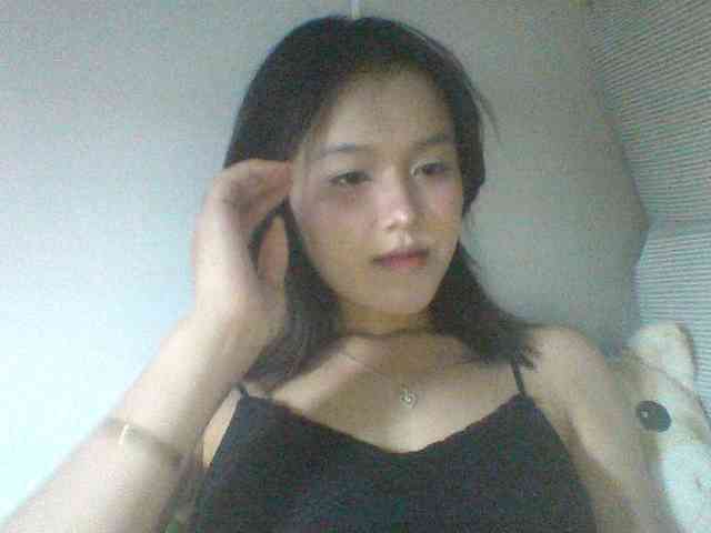 Alina-2k webcam