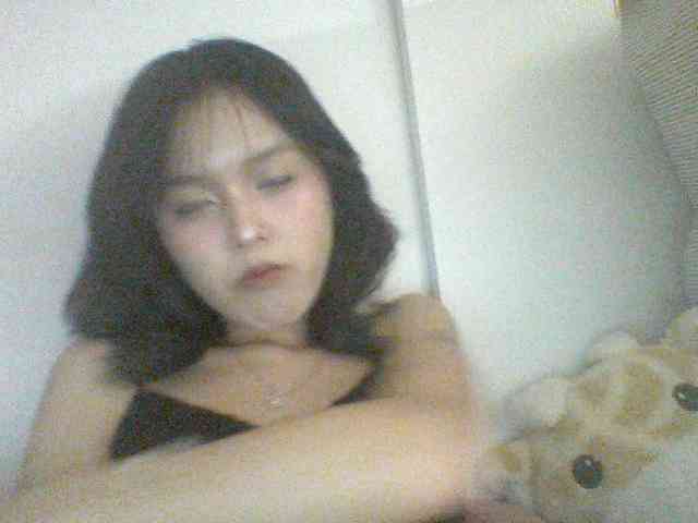 Alina-2k webcam