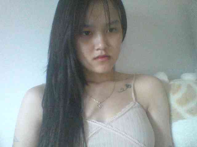 Alina-2k webcam