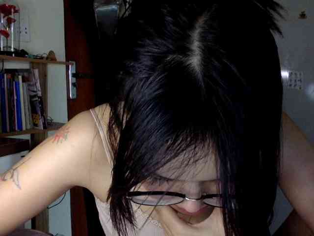 Alina-2k webcam