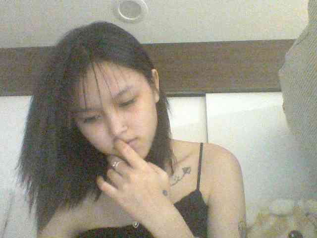 Alina-2k webcam