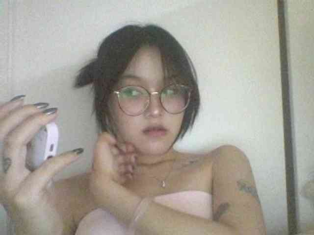 Alina-2k webcam