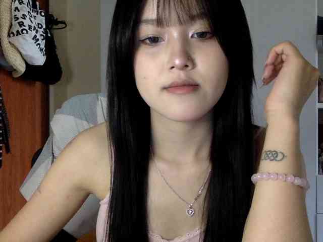 Alina-2k webcam
