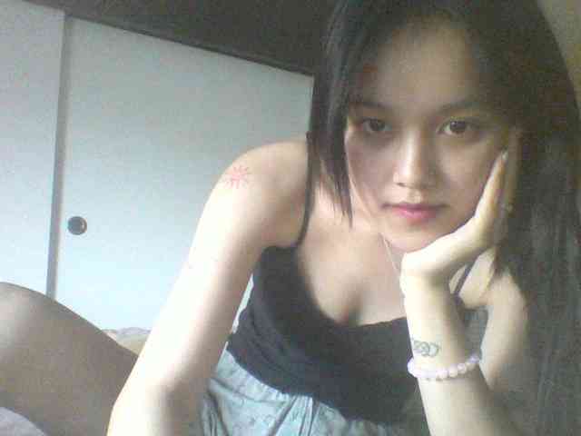 Alina-2k webcam