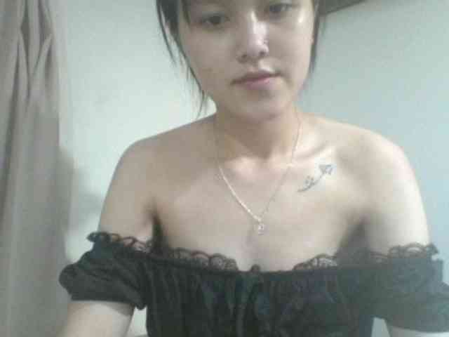 Alina-2k webcam