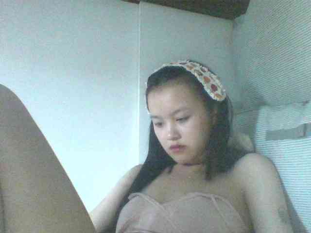 Alina-2k webcam