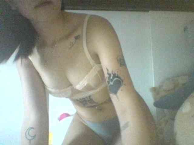 Alina-2k webcam