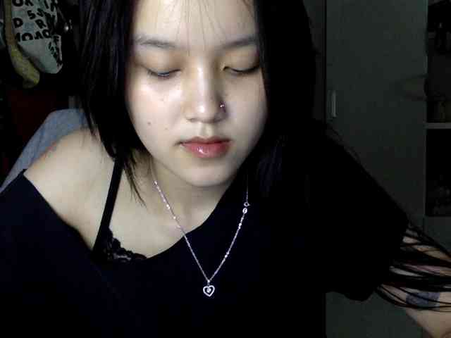 Alina-2k webcam