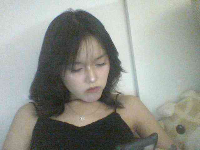 Alina-2k webcam