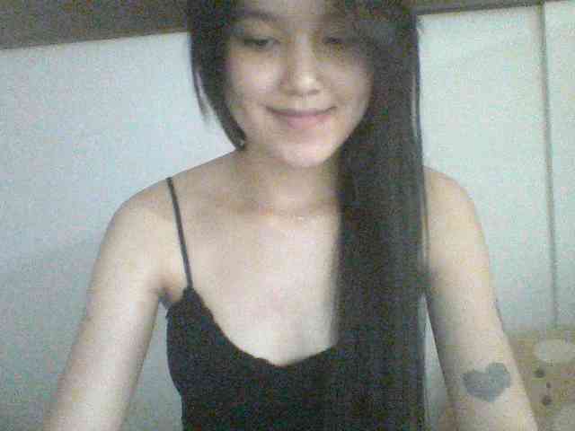 Alina-2k webcam