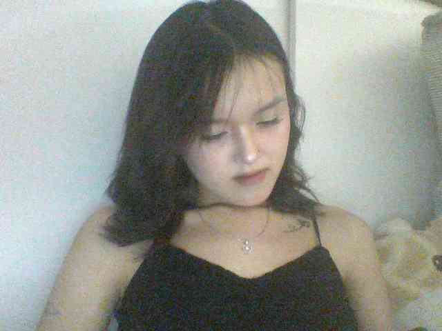 Alina-2k webcam