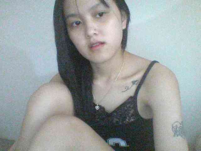 Alina-2k webcam