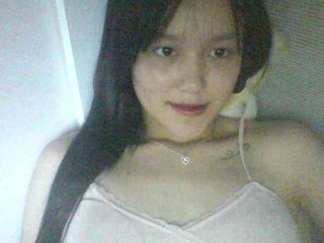 Alina-2k webcam