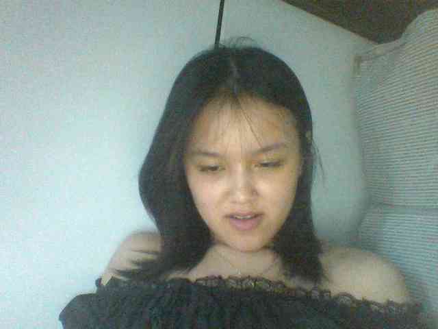 Alina-2k webcam