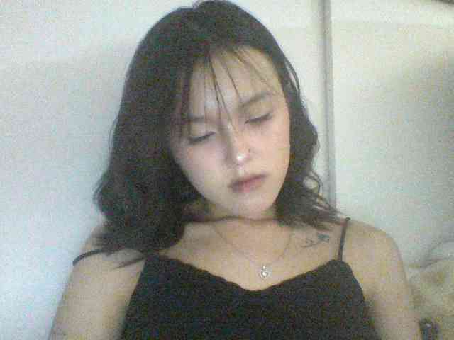 Alina-2k webcam
