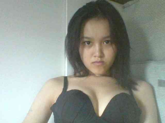 Alina-2k webcam