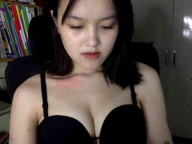 Alina-2k webcam