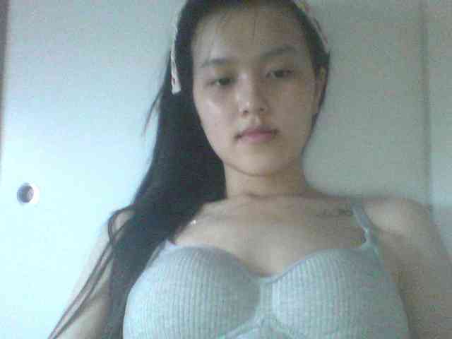 Alina-2k Live Webcam on BongaCams