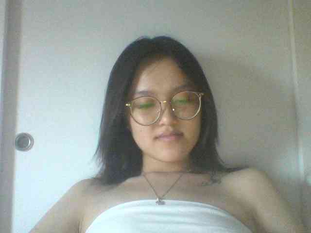 Alina-2k webcam