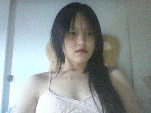 Alina-2k webcam
