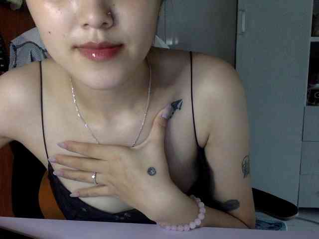 Alina-2k webcam