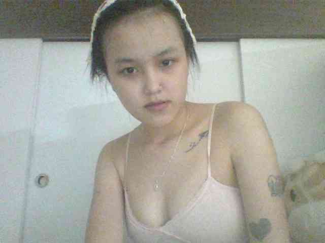 Alina-2k webcam