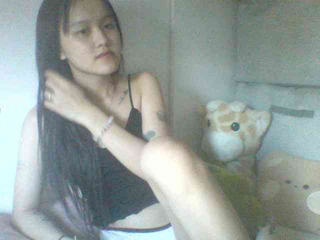 Alina-2k webcam