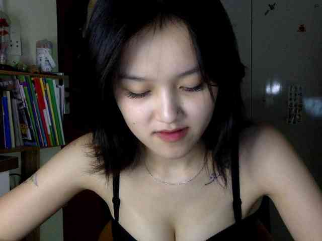 Alina-2k webcam