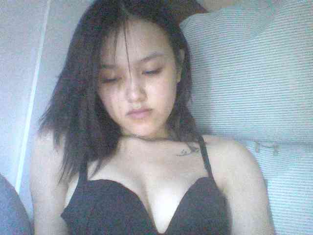 Alina-2k webcam