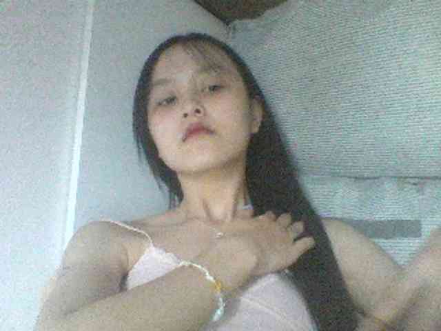 Alina-2k webcam