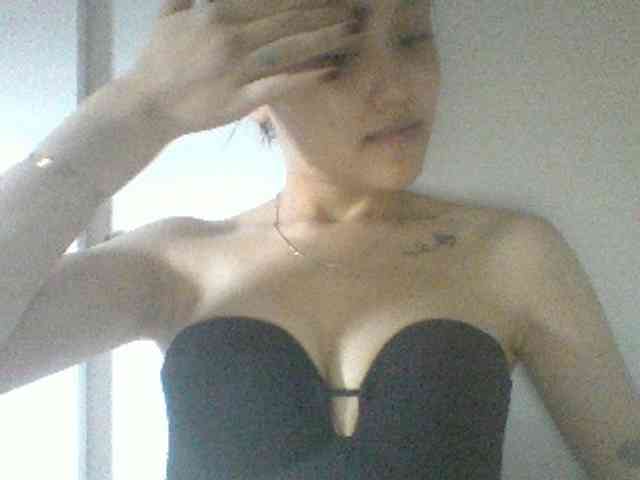 Alina-2k webcam