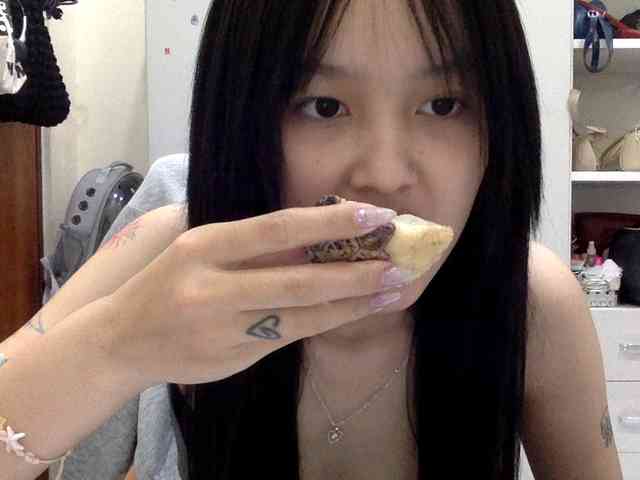 Alina-2k webcam
