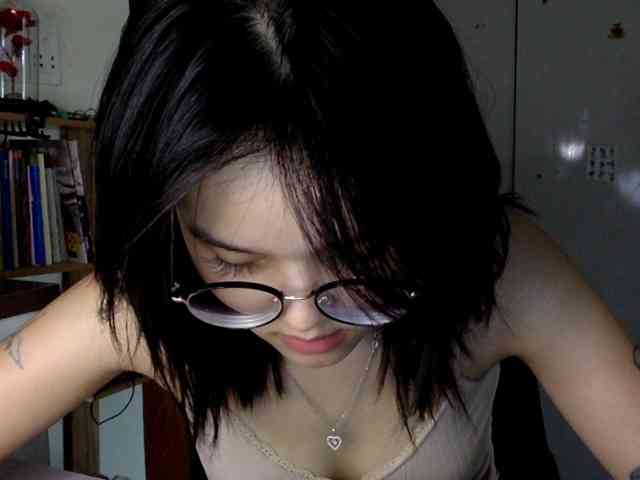 Alina-2k webcam