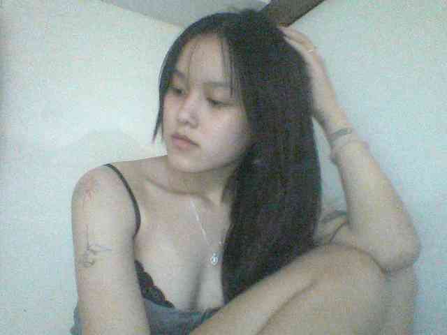 Alina-2k webcam