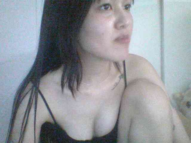 Alina-2k webcam