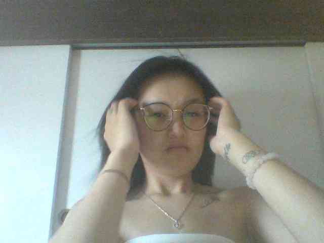 Alina-2k webcam