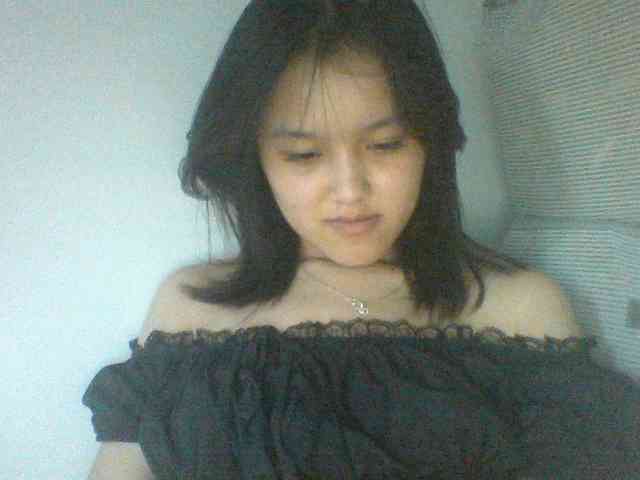 Alina-2k webcam