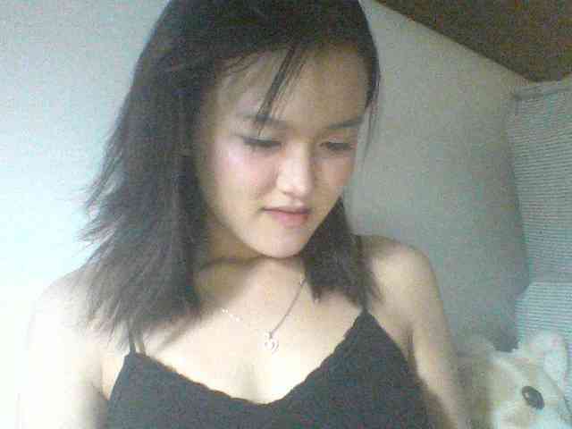 Alina-2k webcam